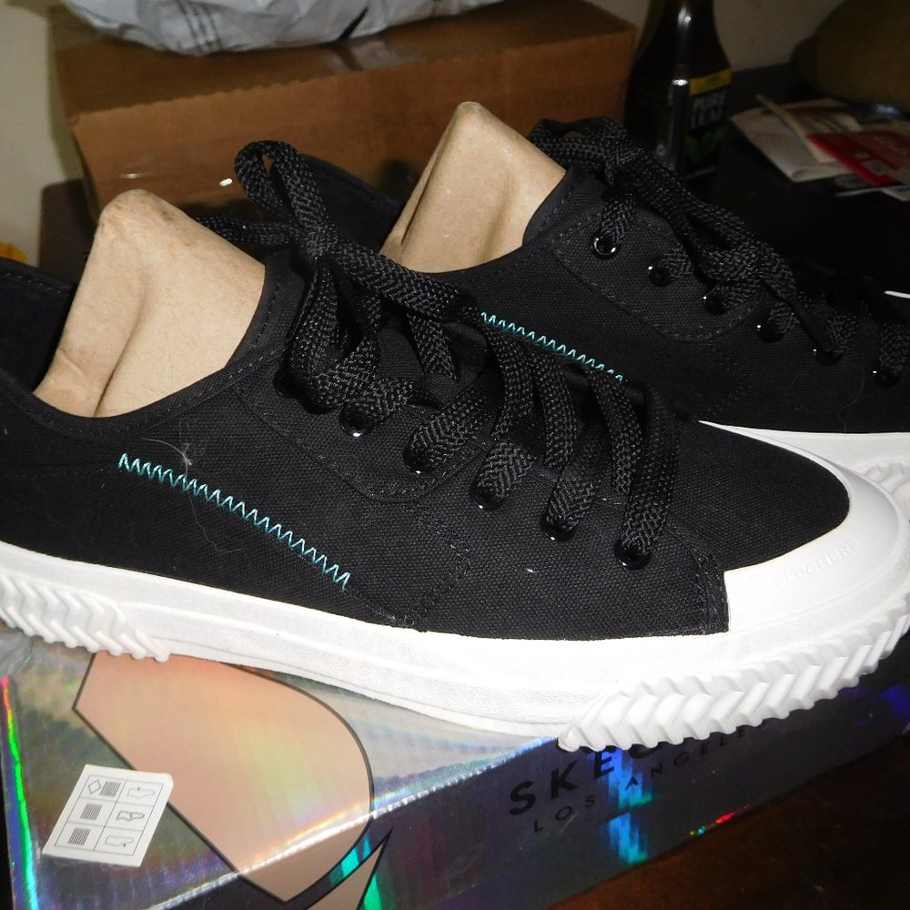 Skechers Street Trax Hi- Tread Sneaker